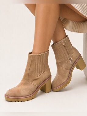 Oasis Society Women’s Tan Faux Suede Lug Sole Block Heel Boots Size 8